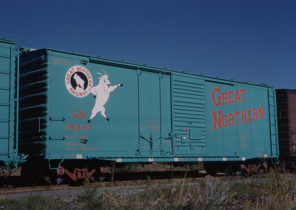 N scale B8 40 foot Plug & Sliding Door steel box car #18337 – GNRHS