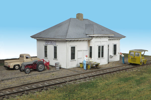 Republic, Washington, depot 24x36 - HO